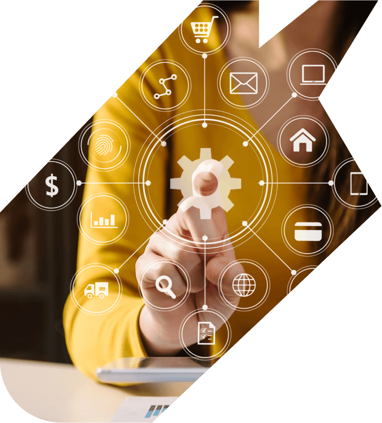 Mujer trabajando, documentos comerciales, mesa de oficina y telefono inteligente.